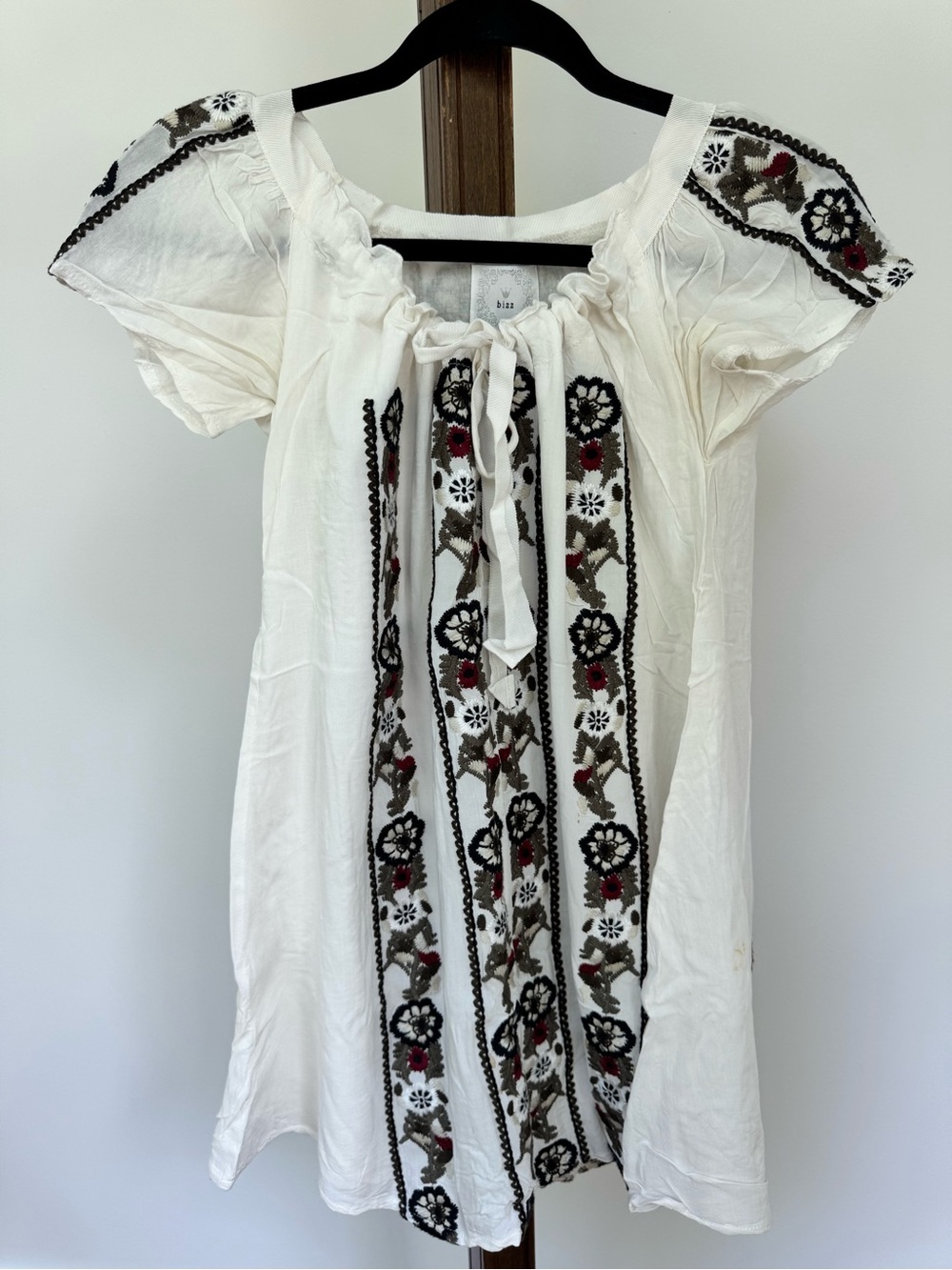 bizz Women's White Viscose Embroidered Tunic Top - M